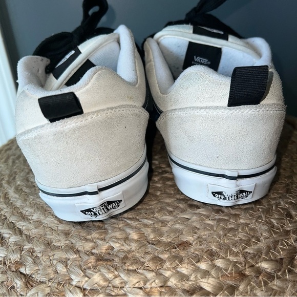 Vans Knu Skool Suede Sneakers - Picture 5 of 13